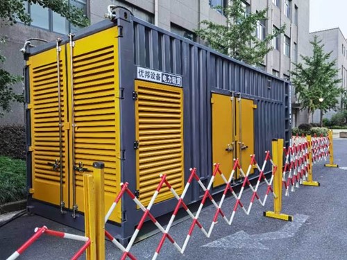 岑巩如何使用转速表检查发动机的转速？