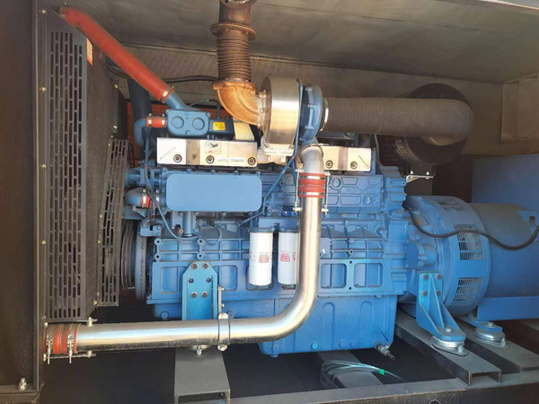 岑巩燃油消耗率与进气温度的具体关系是什么？